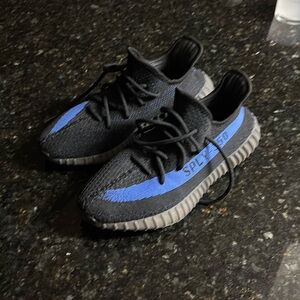 Male size 9 1/2 Adidas Yeezy color black!